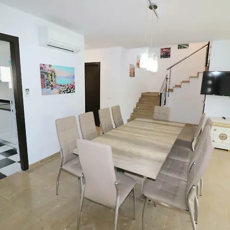 Llevant Villa Miami Playa